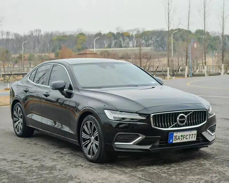 2022 Volvo S60 B4 Smart Luxury Edition — миниатюра 3