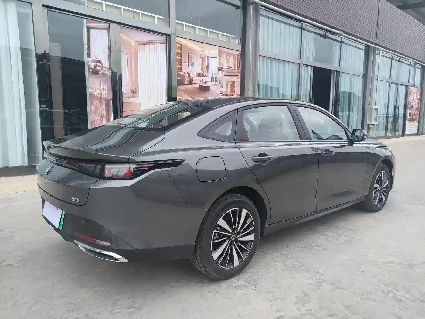 Changan Eado PHEV 2025 Smart Blue Whale 145KM High-Performance Edition — миниатюра 6