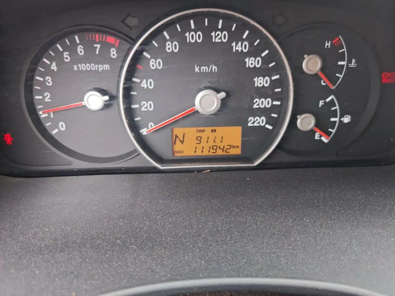 Kia Carens 2011 2.0L 7-Seater Automatic Comfort Edition — миниатюра 12