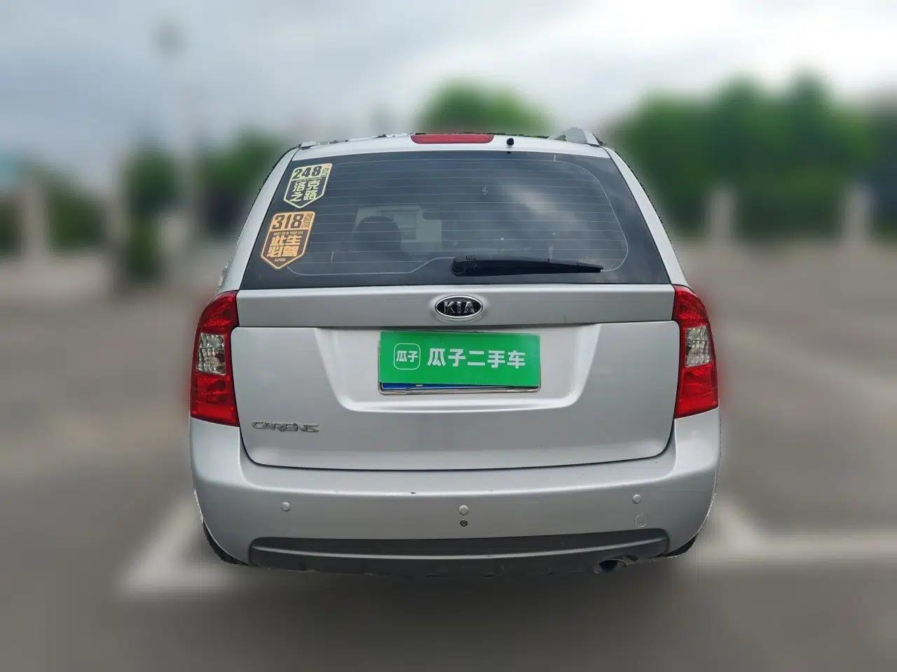 Kia Carens 2011 2.0L 7-Seater Automatic Comfort Edition — миниатюра 5