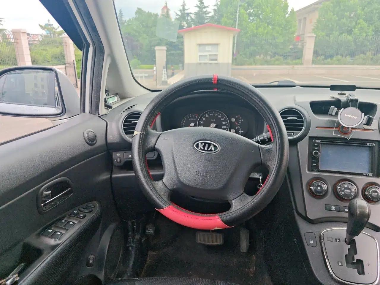 Kia Carens 2011 2.0L 7-Seater Automatic Comfort Edition — миниатюра 10