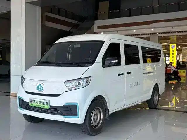 CrossStar V7 EV 2024 Model 239km/h Passenger Comfort 6-Seater