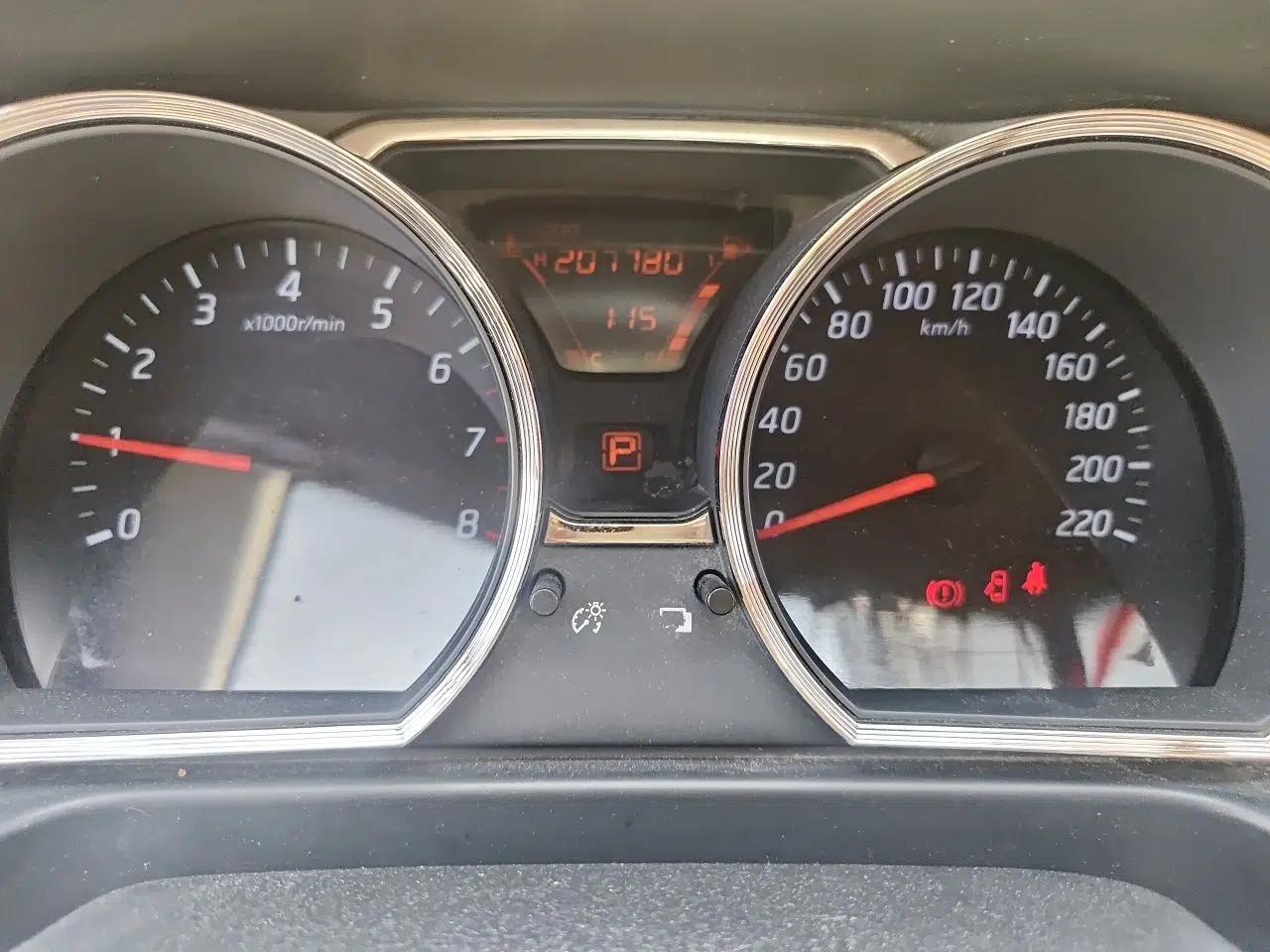 Nissan Livina 2013 Jinrui 1.6XL CVT Comfort Edition — миниатюра 11