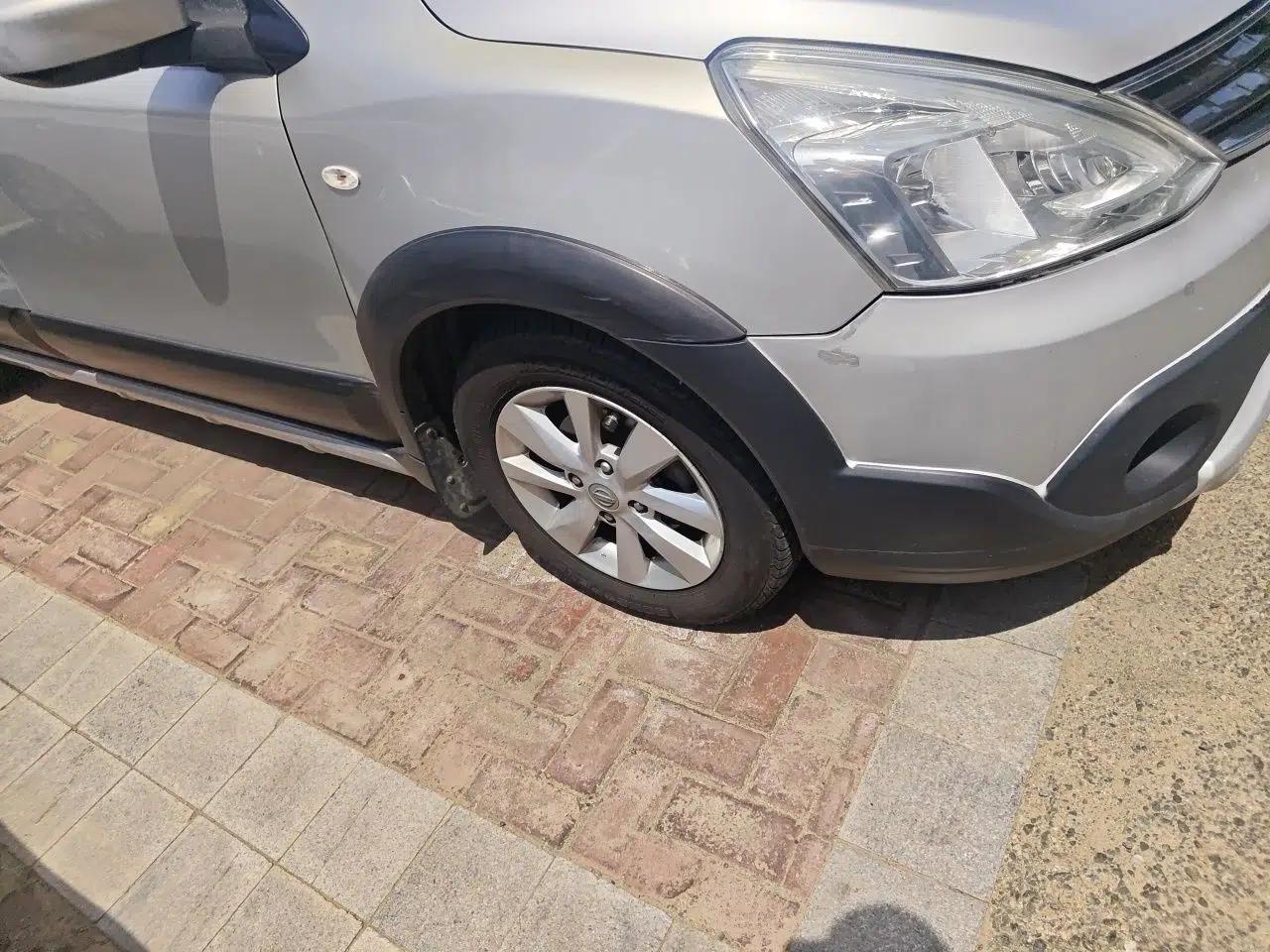 Nissan Livina 2013 Jinrui 1.6XL CVT Comfort Edition — миниатюра 8