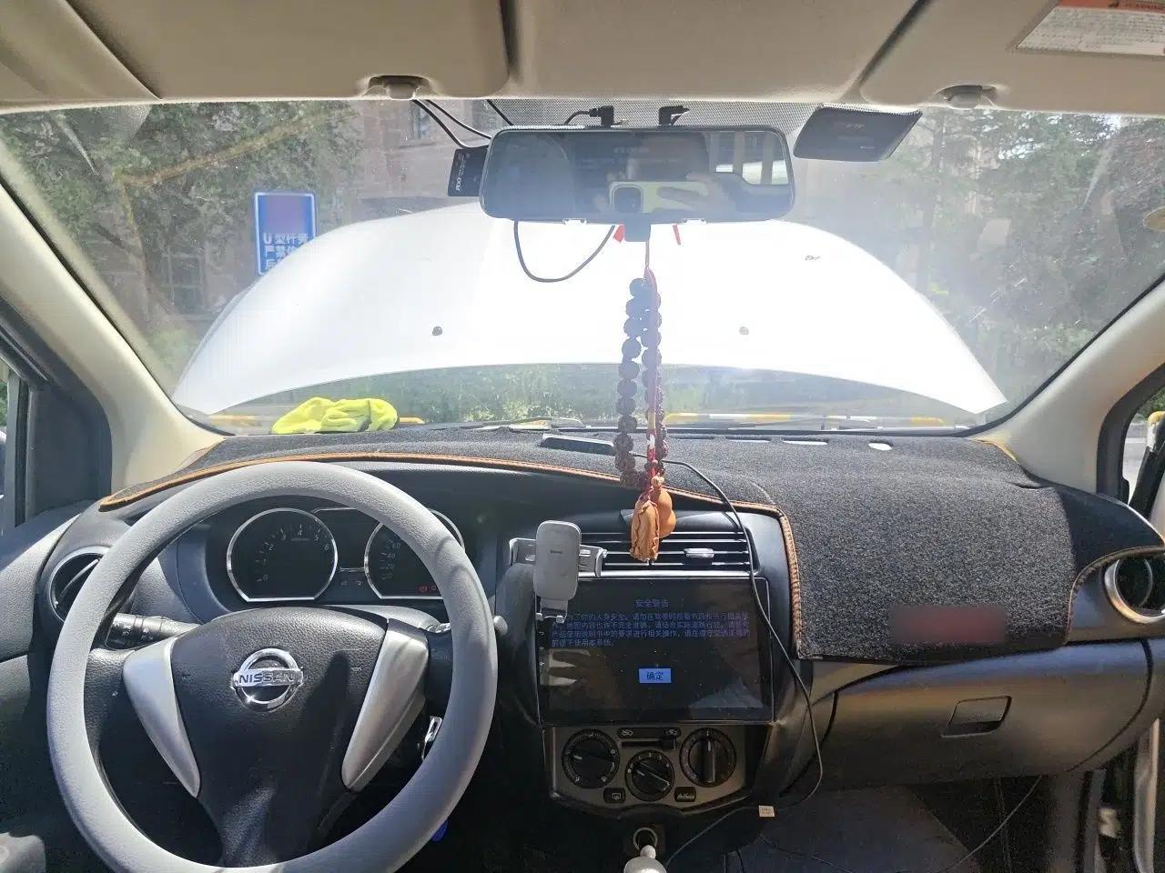 Nissan Livina 2013 Jinrui 1.6XL CVT Comfort Edition — миниатюра 9