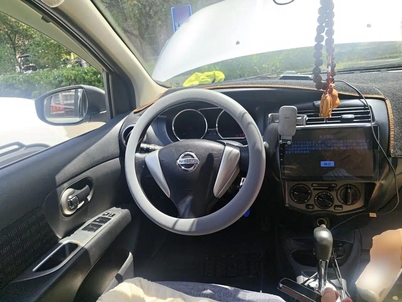 Nissan Livina 2013 Jinrui 1.6XL CVT Comfort Edition — миниатюра 10