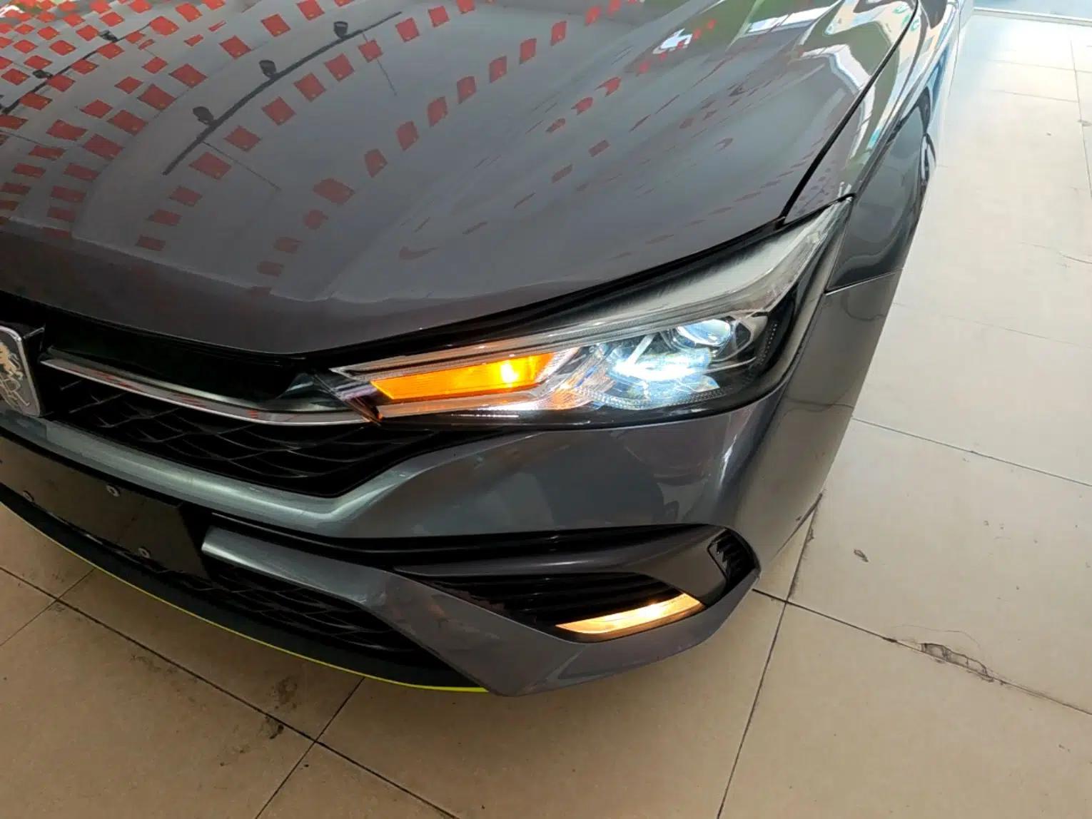 Roewe i5 2021 1.5L CVT Platinum Edition — миниатюра 8
