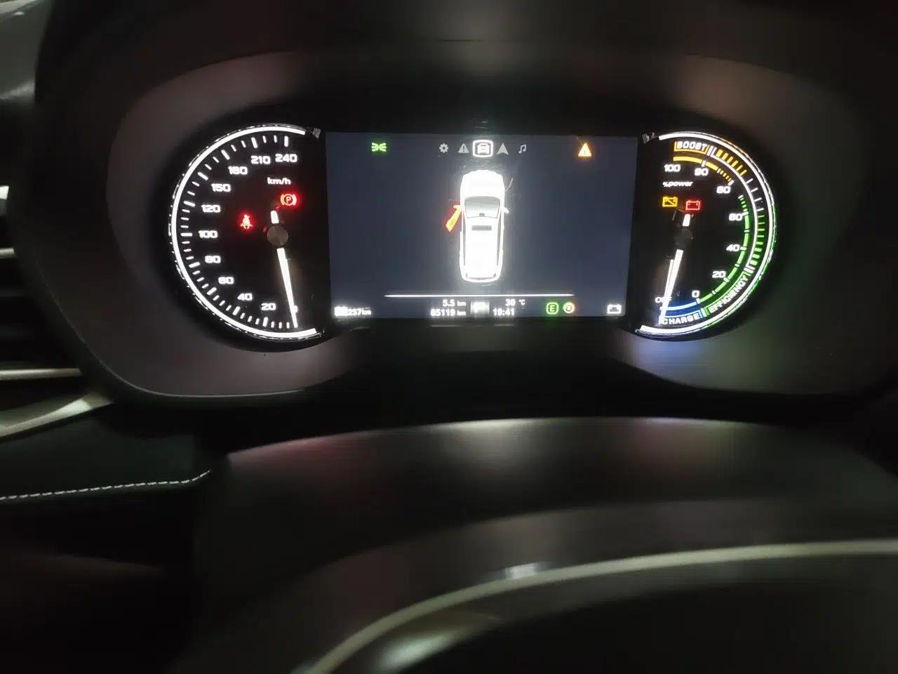 Roewe Ei5 2018 Internet Luxury Edition — миниатюра 12