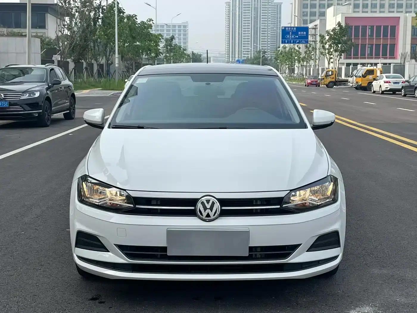 2022 Polo Plus 1.5L Automatic Enjoy Life Edition — миниатюра 2