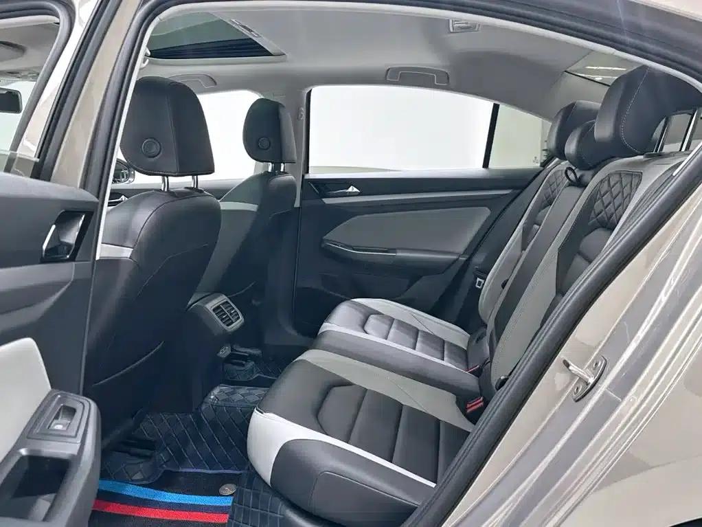 2023 Volkswagen Bora 300TSI DSG Premium Edition — миниатюра 9