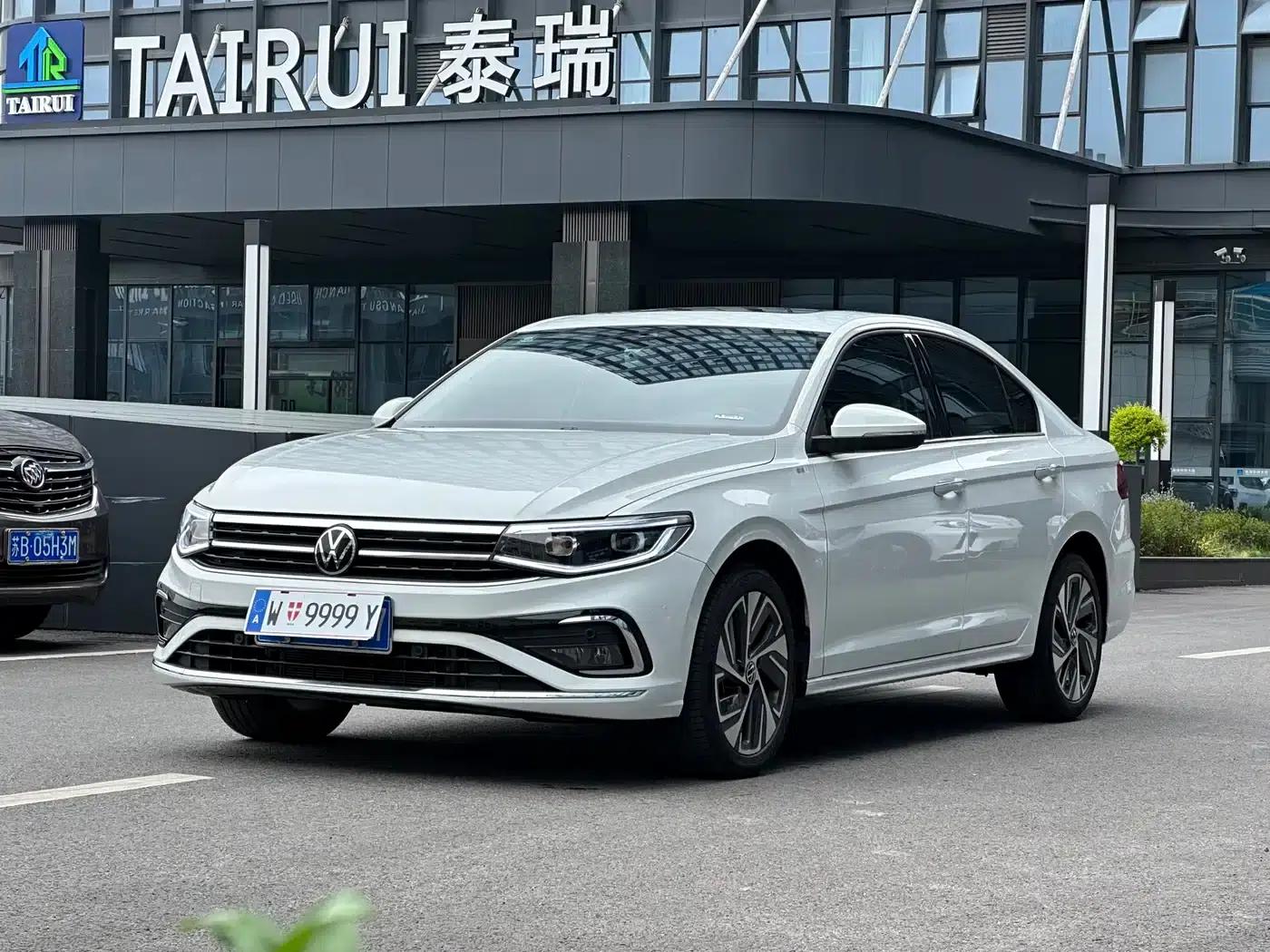 2025 Volkswagen Bora Facelift 300TSI DSG Premium Edition — миниатюра 1