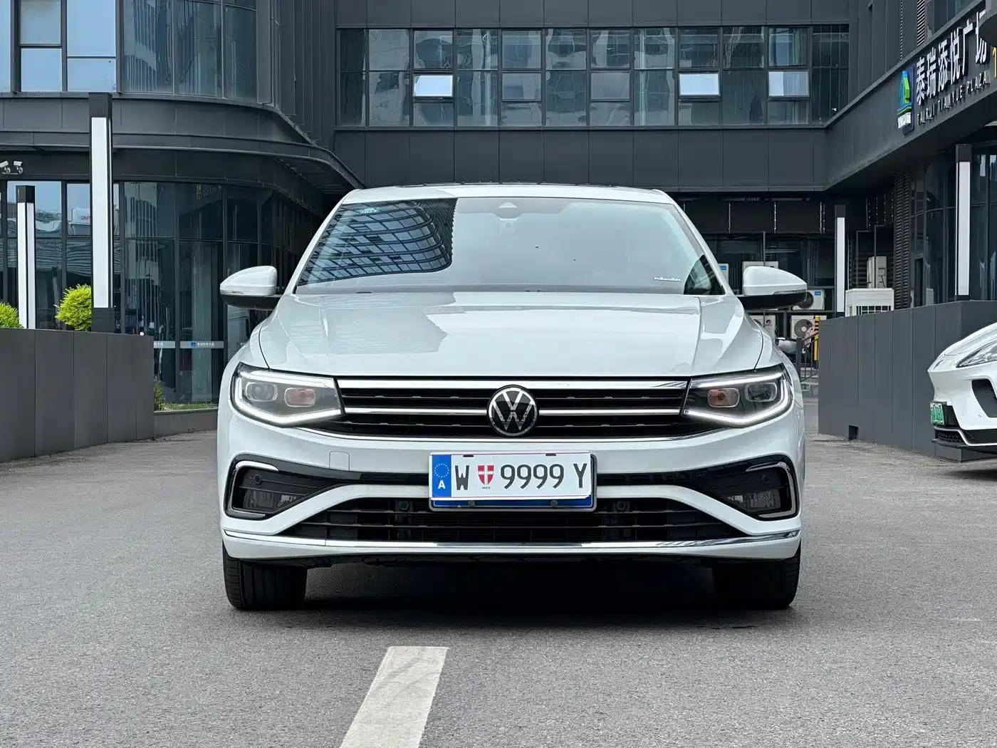2025 Volkswagen Bora Facelift 300TSI DSG Premium Edition — миниатюра 2