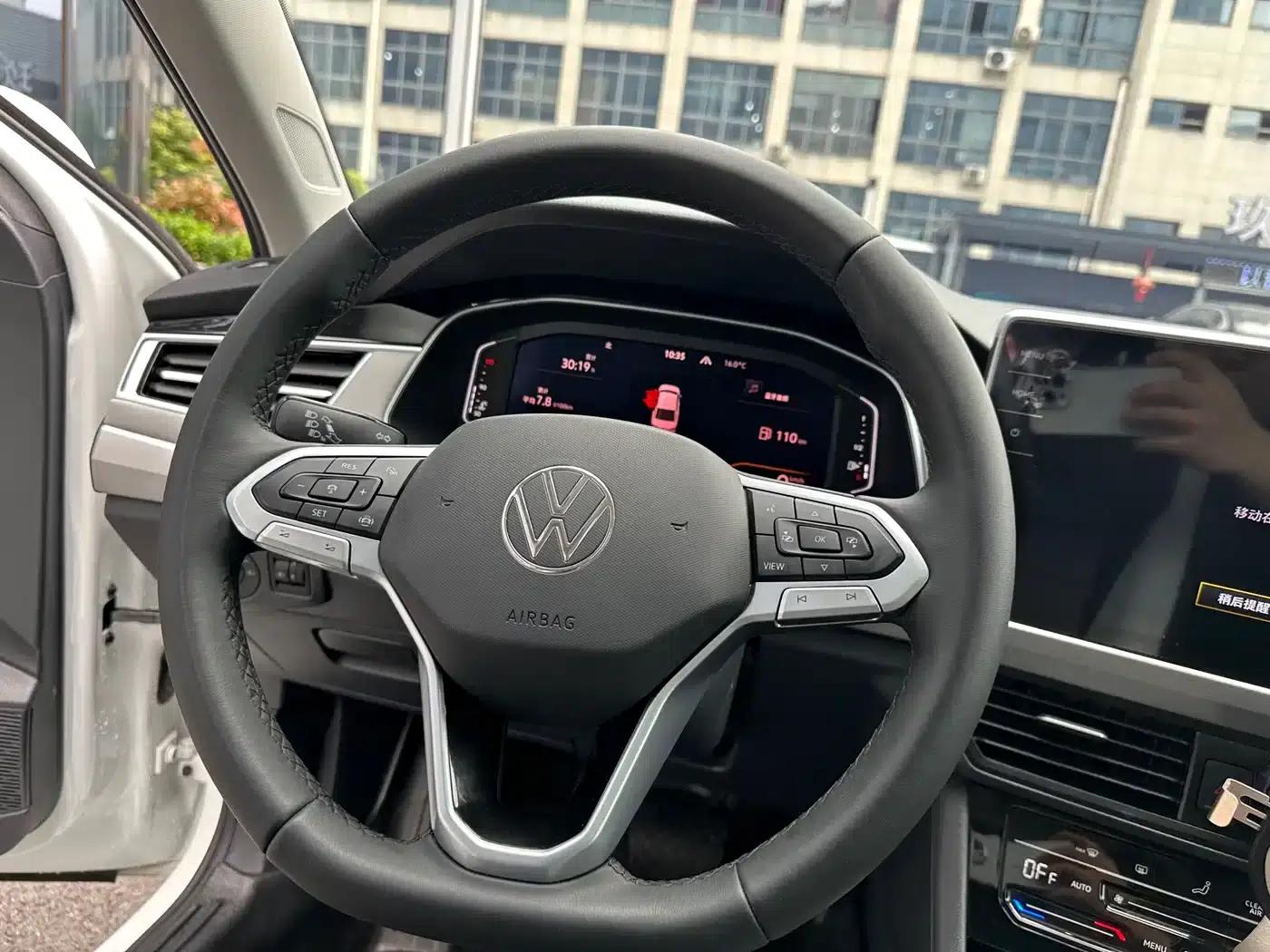 2025 Volkswagen Bora Facelift 300TSI DSG Premium Edition — миниатюра 12