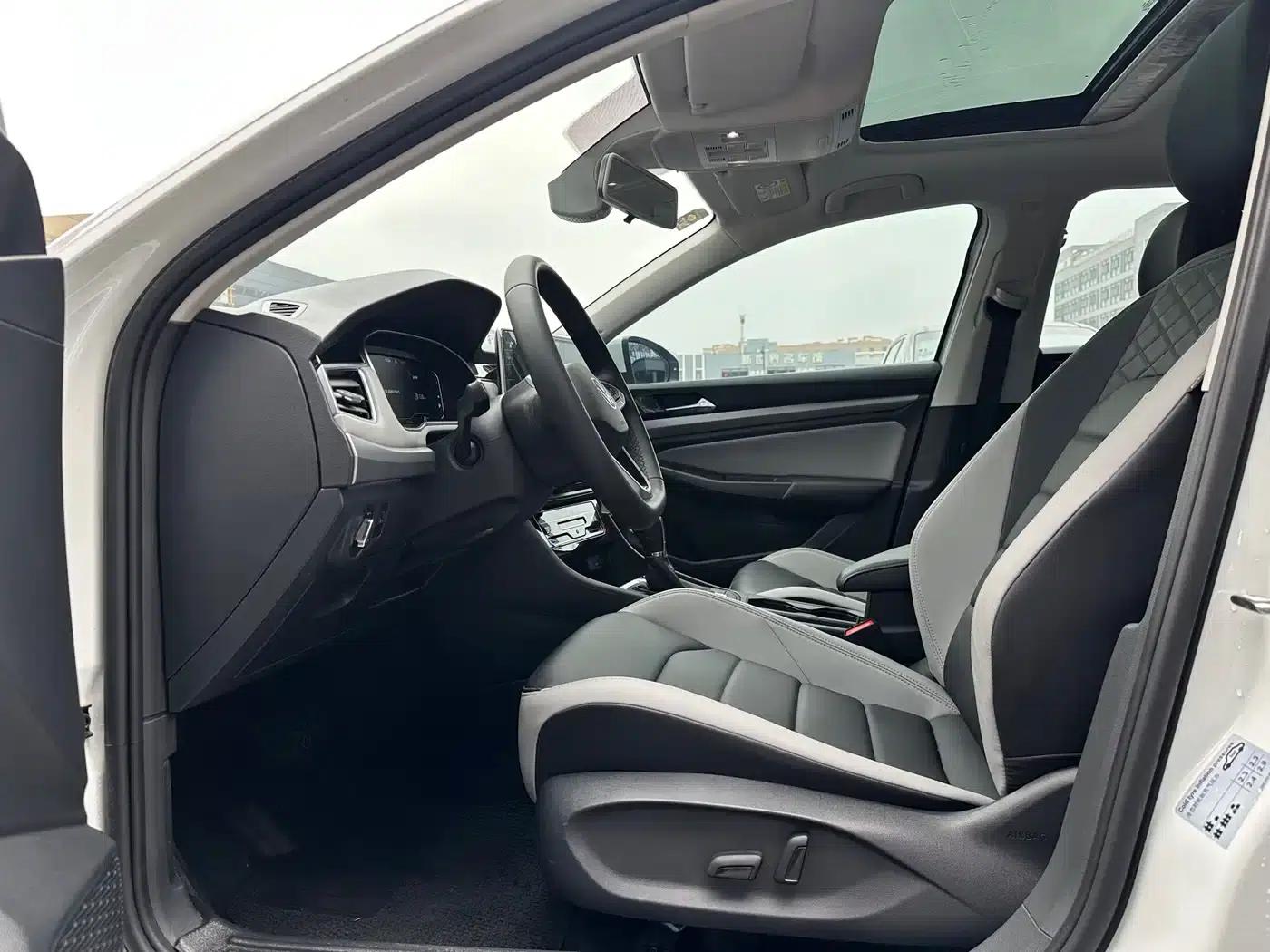 2025 Volkswagen Bora Facelift 300TSI DSG Premium Edition — миниатюра 8