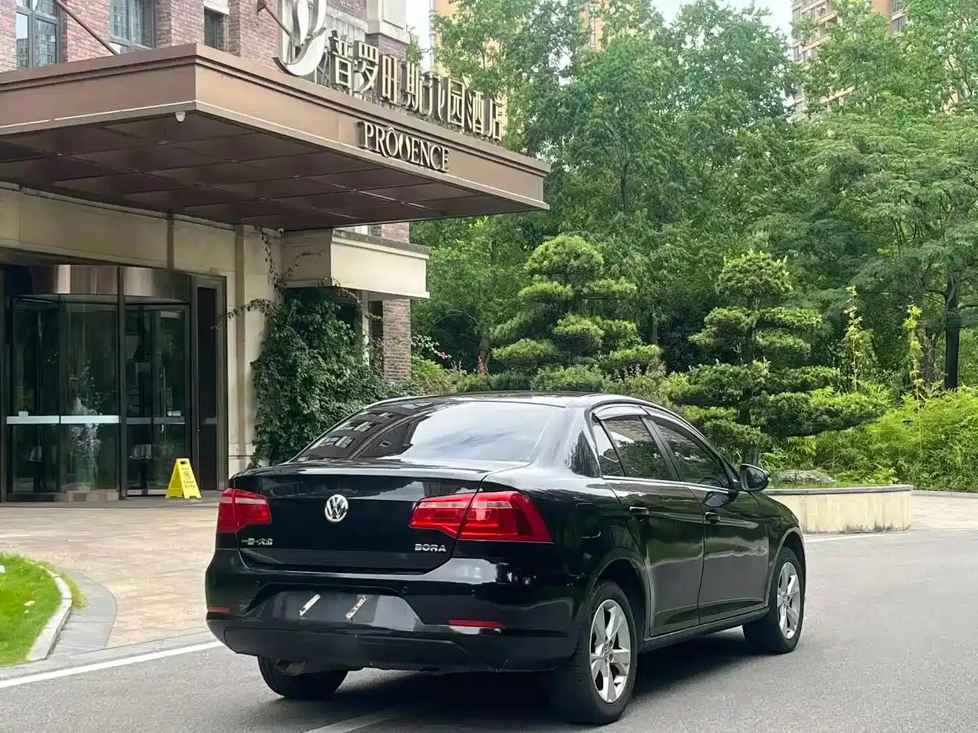 2014 Volkswagen Bora 1.6L Manual Comfort Model — миниатюра 4