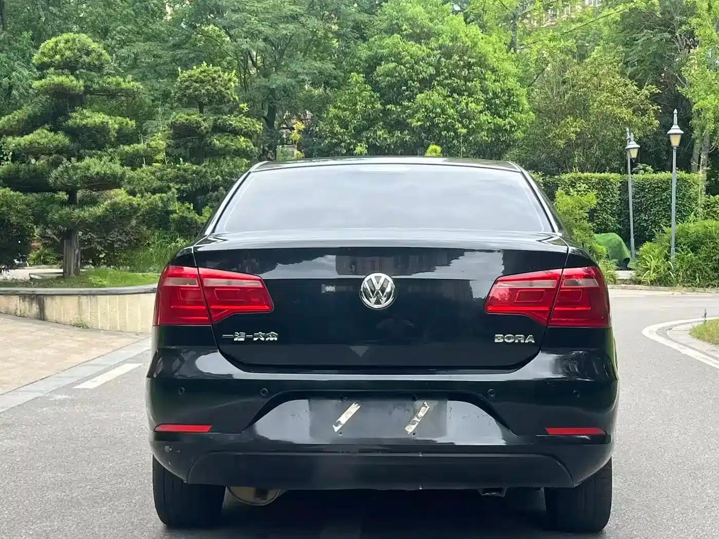 2014 Volkswagen Bora 1.6L Manual Comfort Model — миниатюра 6