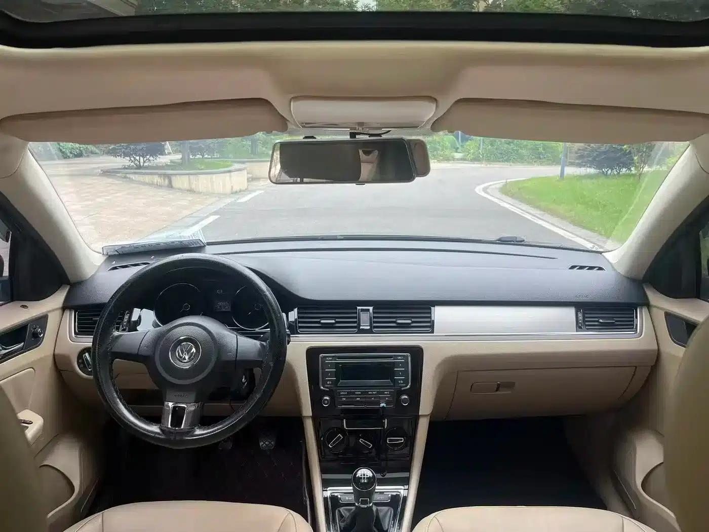 2014 Volkswagen Bora 1.6L Manual Comfort Model — миниатюра 8