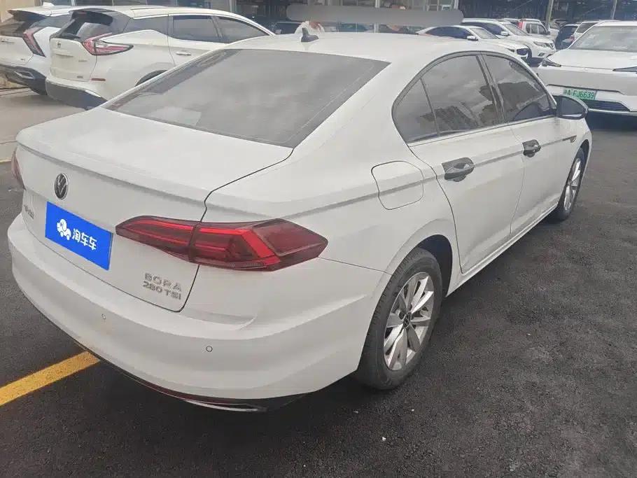 2021 Volkswagen Bora 1.5L Automatic Comfort Smart Connect Edition — миниатюра 3