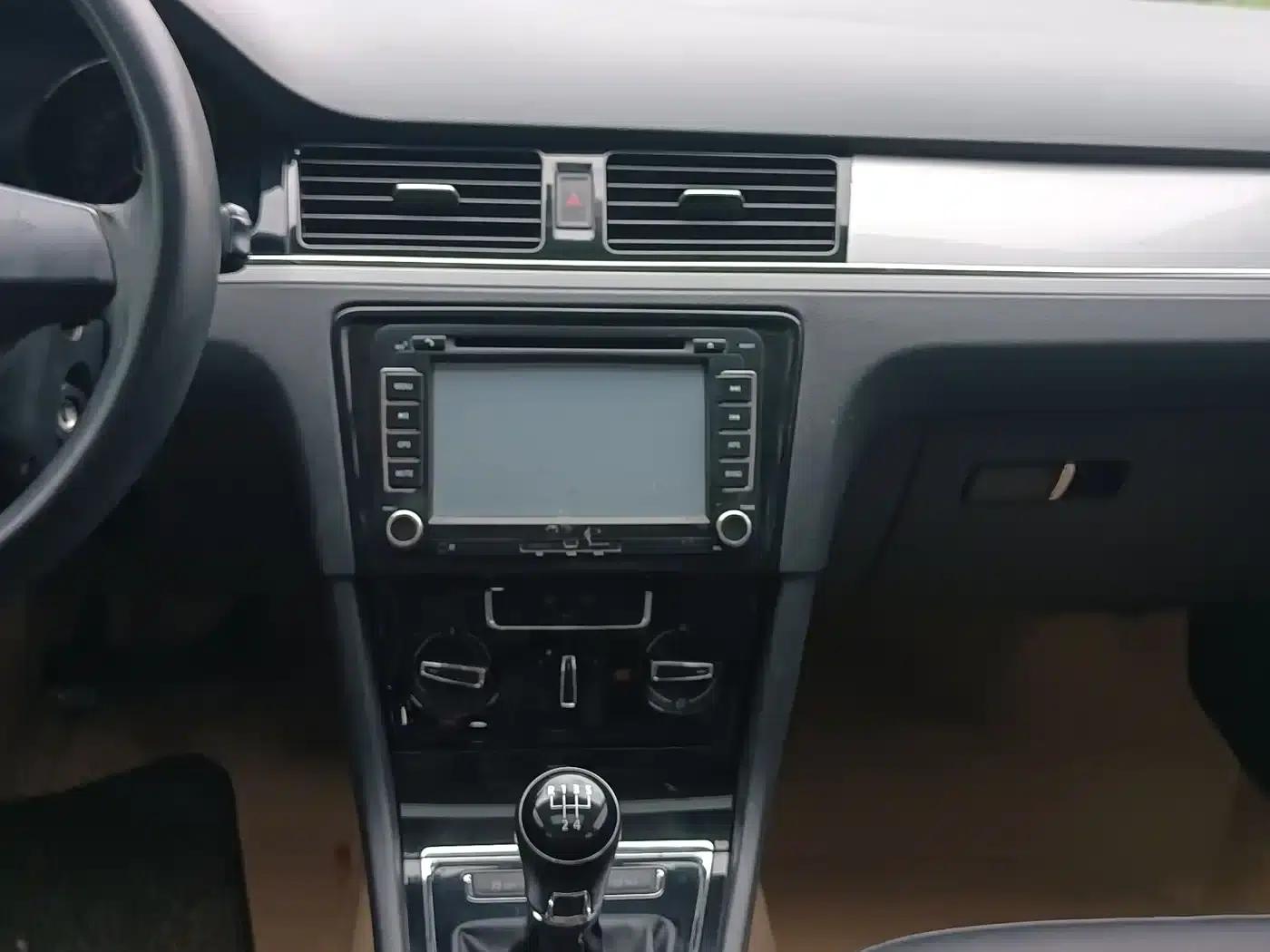 2014 Volkswagen Bora 1.6L Manual Comfort Model — миниатюра 11