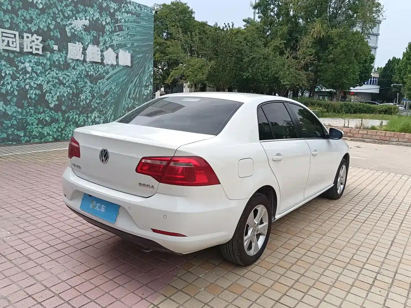 2014 Volkswagen Bora 1.6L Manual Comfort Model — миниатюра 13