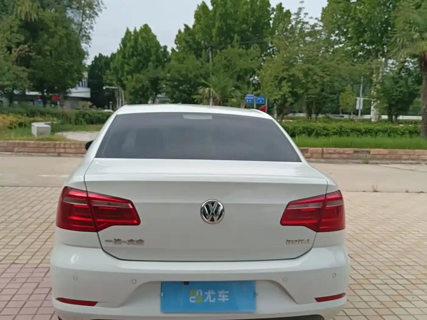 2014 Volkswagen Bora 1.6L Manual Comfort Model — миниатюра 14