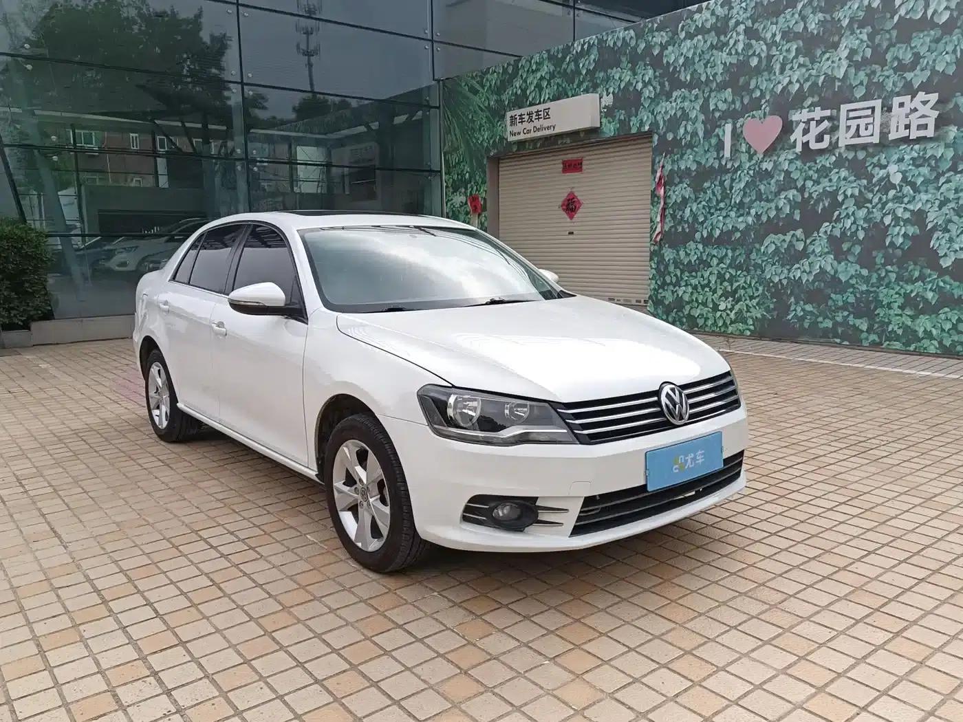 2014 Volkswagen Bora 1.6L Manual Comfort Model — миниатюра 3