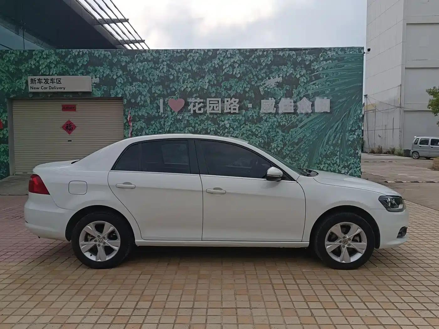2014 Volkswagen Bora 1.6L Manual Comfort Model — миниатюра 4