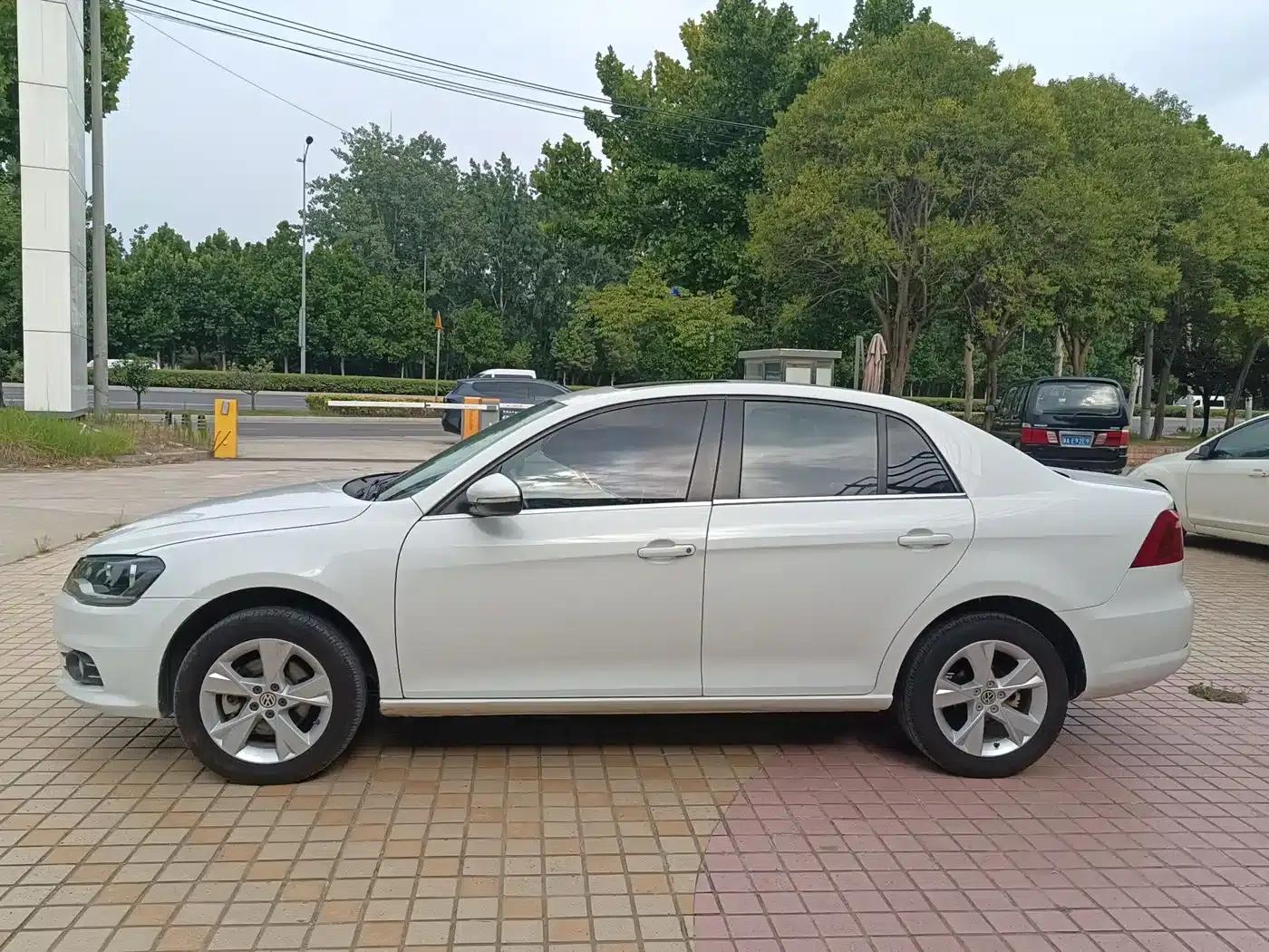 2014 Volkswagen Bora 1.6L Manual Comfort Model — миниатюра 5