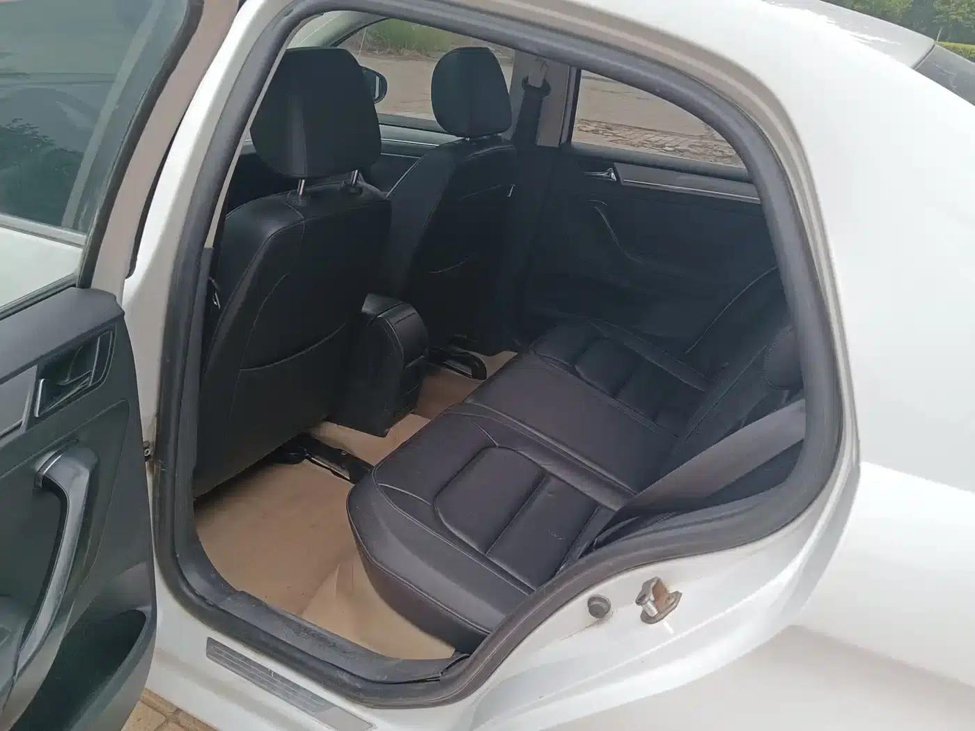 2014 Volkswagen Bora 1.6L Manual Comfort Model — миниатюра 7