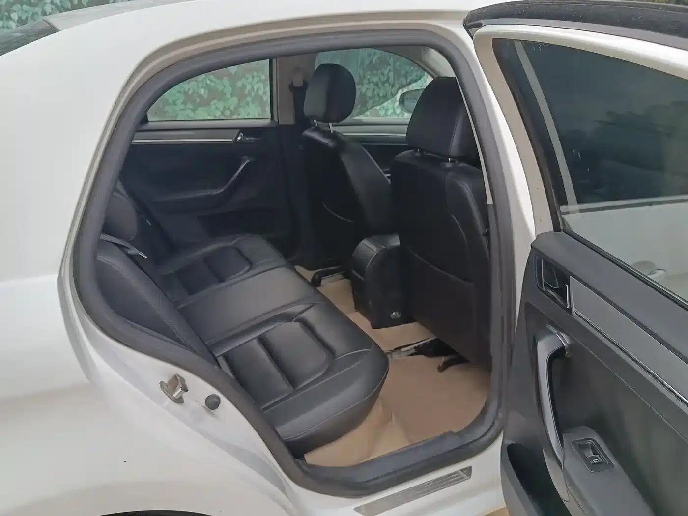 2014 Volkswagen Bora 1.6L Manual Comfort Model — миниатюра 8