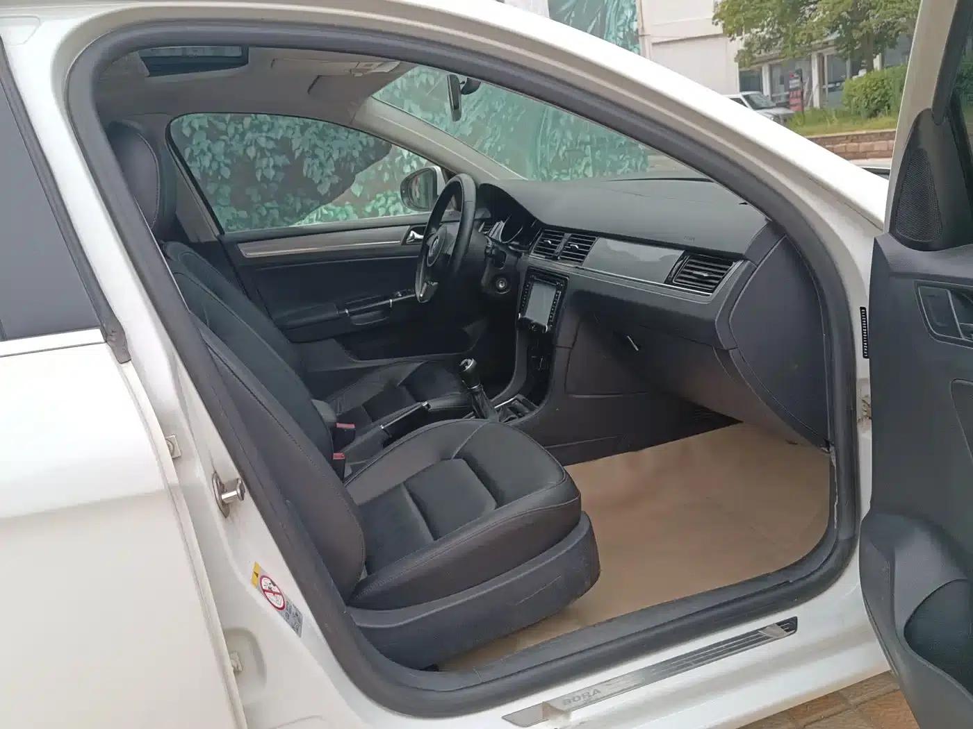 2014 Volkswagen Bora 1.6L Manual Comfort Model — миниатюра 9