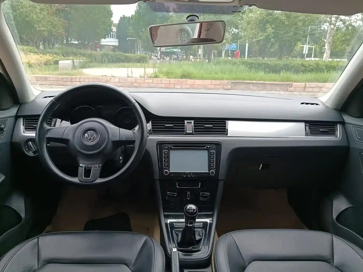 2014 Volkswagen Bora 1.6L Manual Comfort Model — миниатюра 10