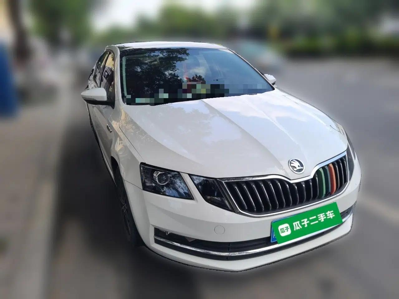 Skoda Octavia 2019 1.5L Automatic Luxury Edition — миниатюра 3