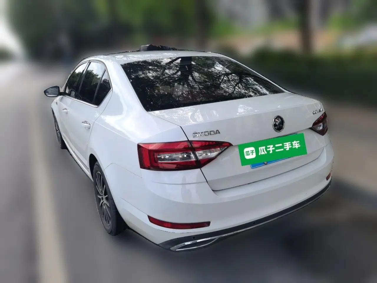 Skoda Octavia 2019 1.5L Automatic Luxury Edition — миниатюра 4