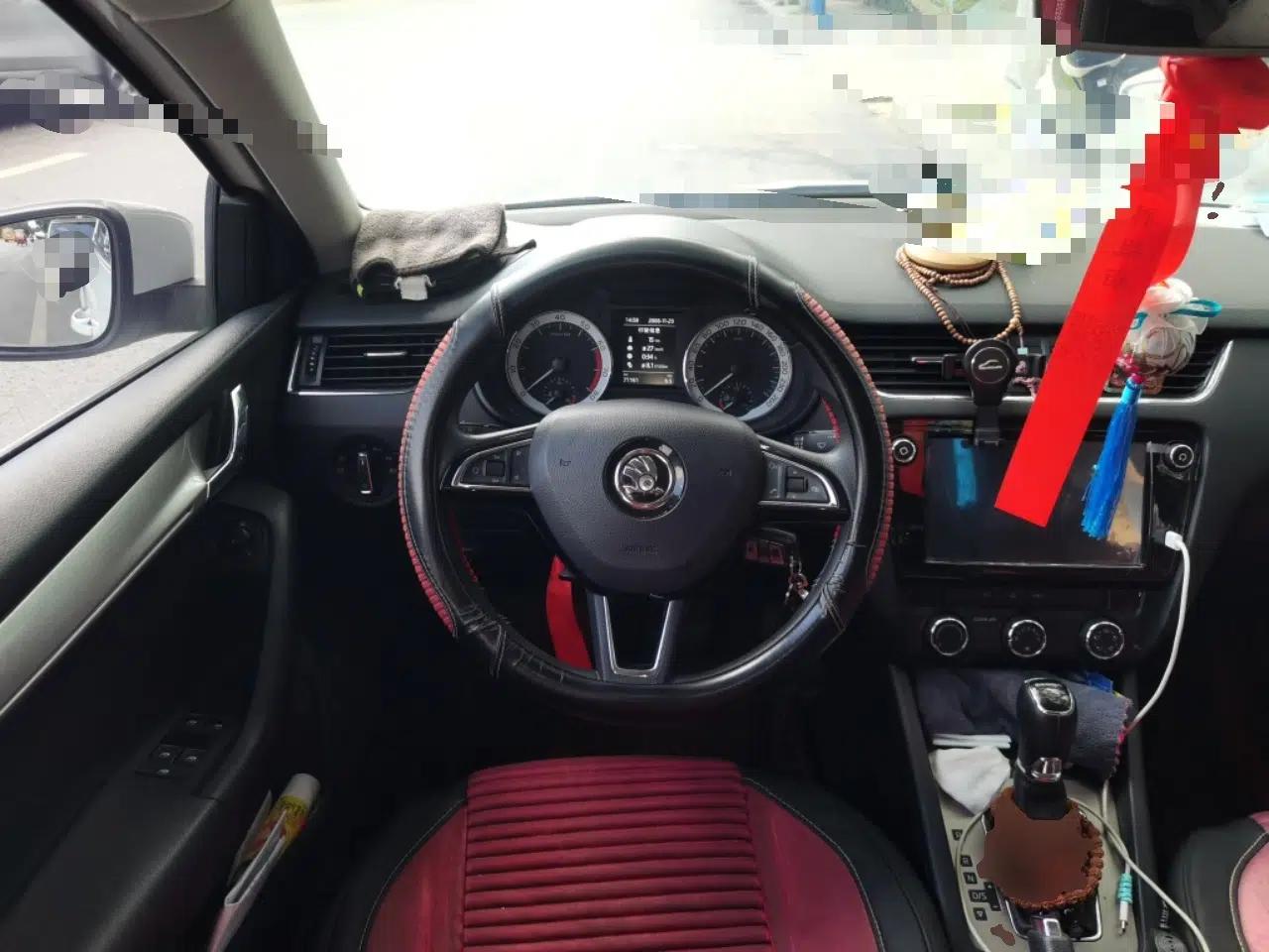 Skoda Octavia 2019 1.5L Automatic Luxury Edition — миниатюра 10