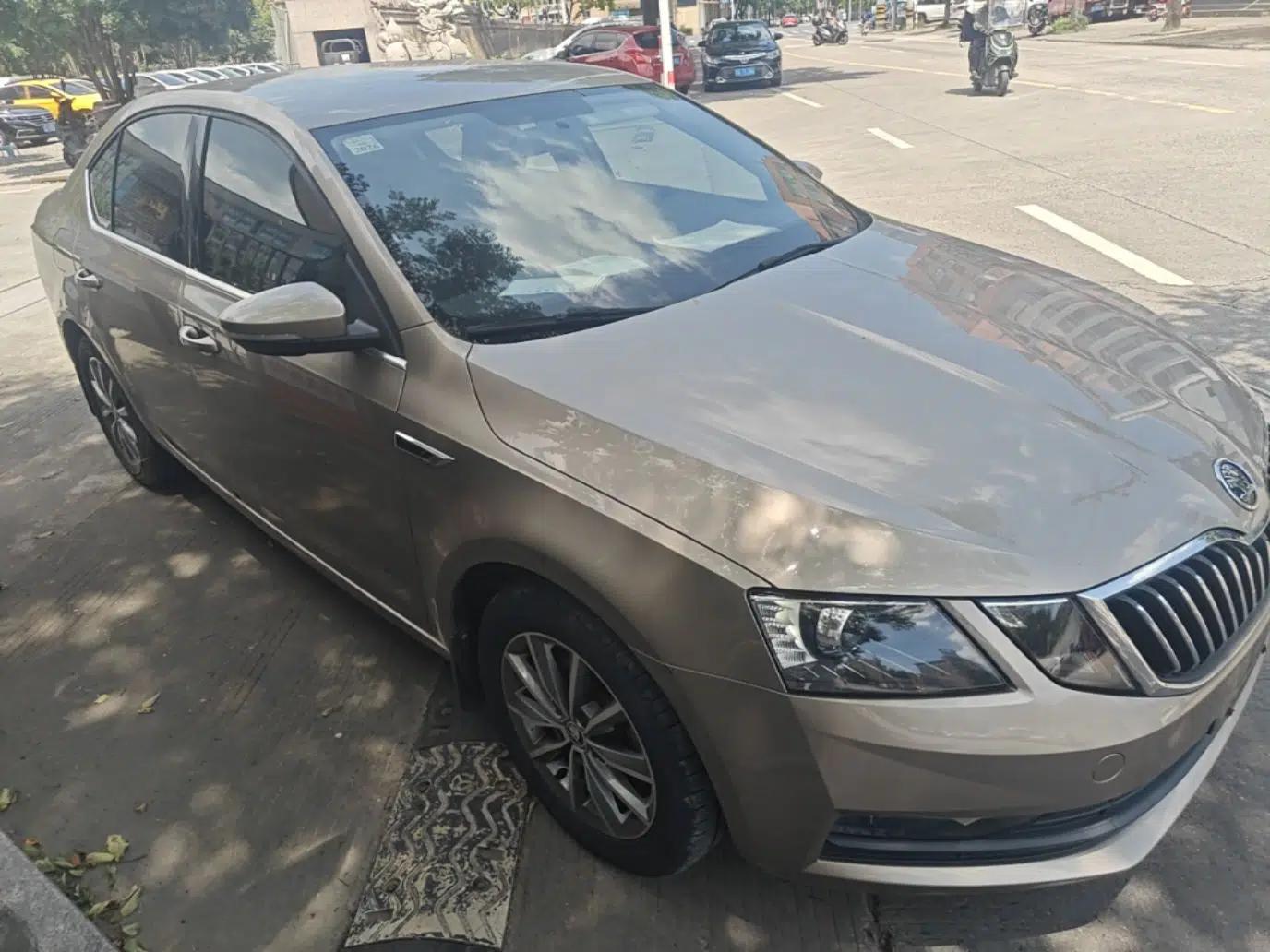 Skoda Octavia 2018 1.6L Automatic Comfort Edition — миниатюра 3