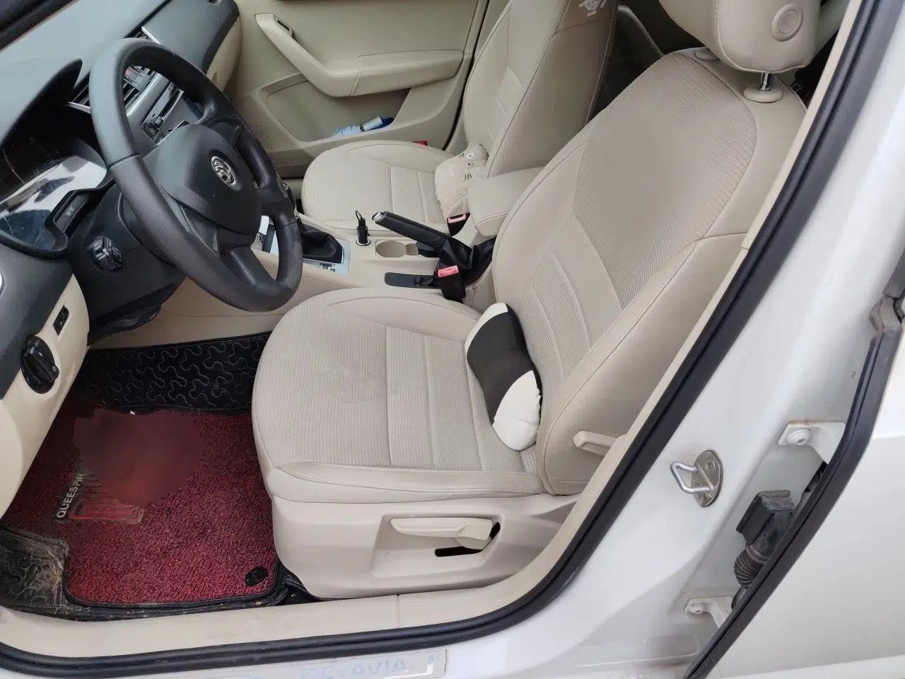 Skoda Octavia 2015 1.6L Automatic Yijie Edition — миниатюра 14