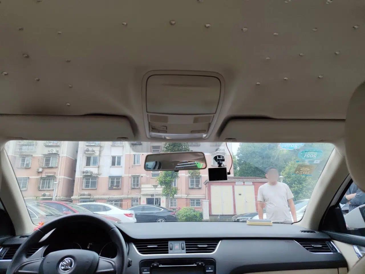 Skoda Octavia 2015 1.6L Automatic Yijie Edition — миниатюра 15