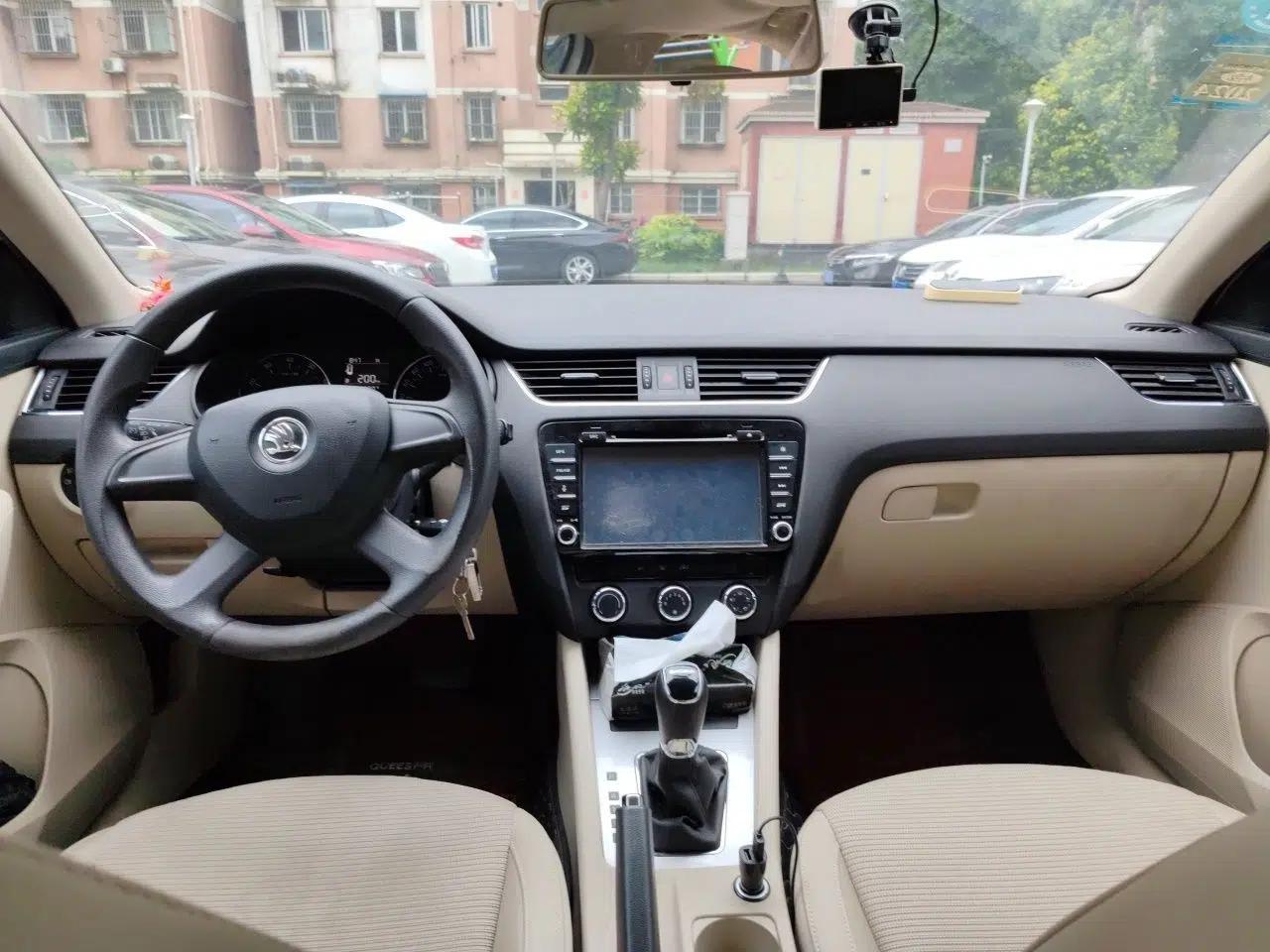 Skoda Octavia 2015 1.6L Automatic Yijie Edition — миниатюра 18