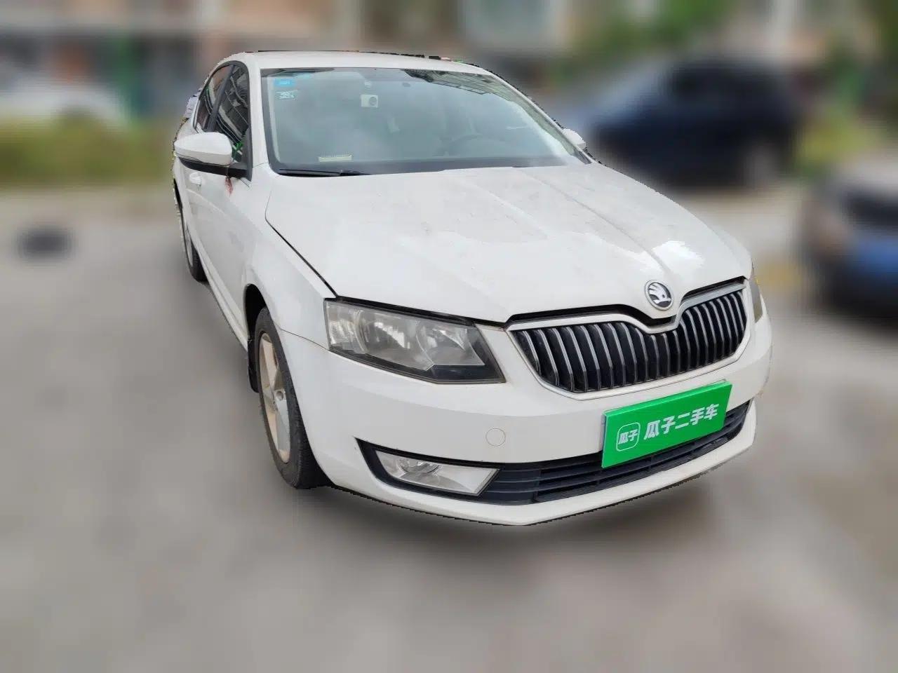 Skoda Octavia 2015 1.6L Automatic Yijie Edition — миниатюра 3
