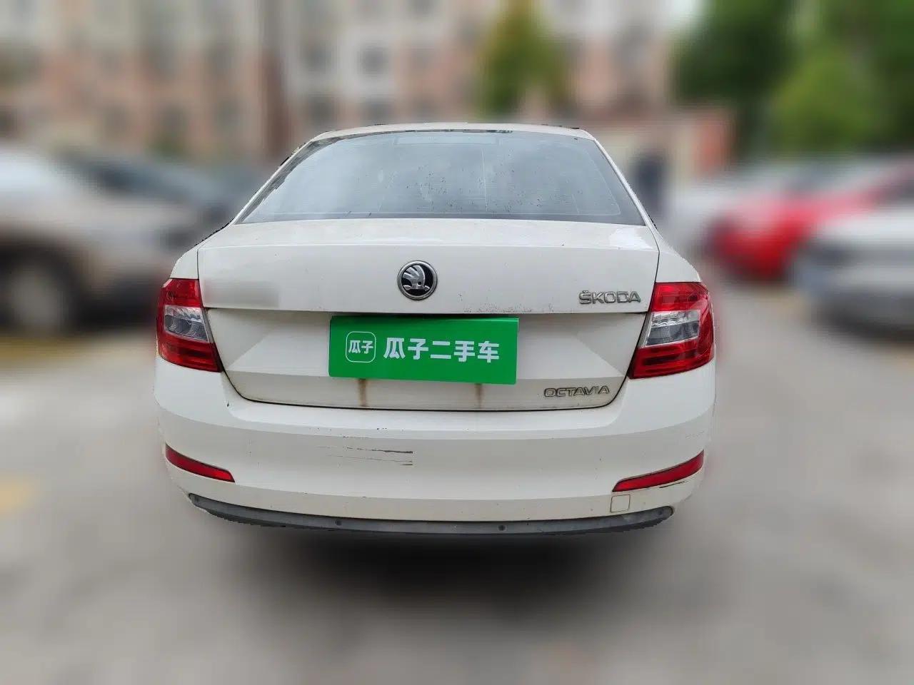 Skoda Octavia 2015 1.6L Automatic Yijie Edition — миниатюра 5