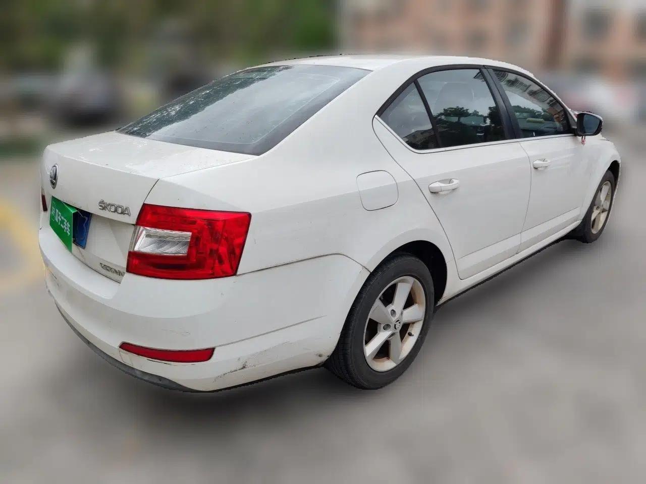 Skoda Octavia 2015 1.6L Automatic Yijie Edition — миниатюра 6