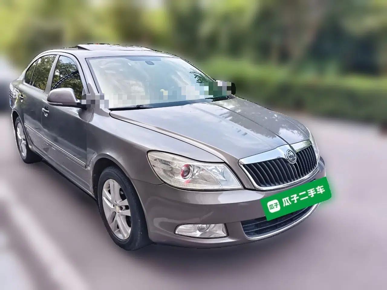 Skoda Octavia 2014 1.6L Automatic Yijun Edition — миниатюра 3
