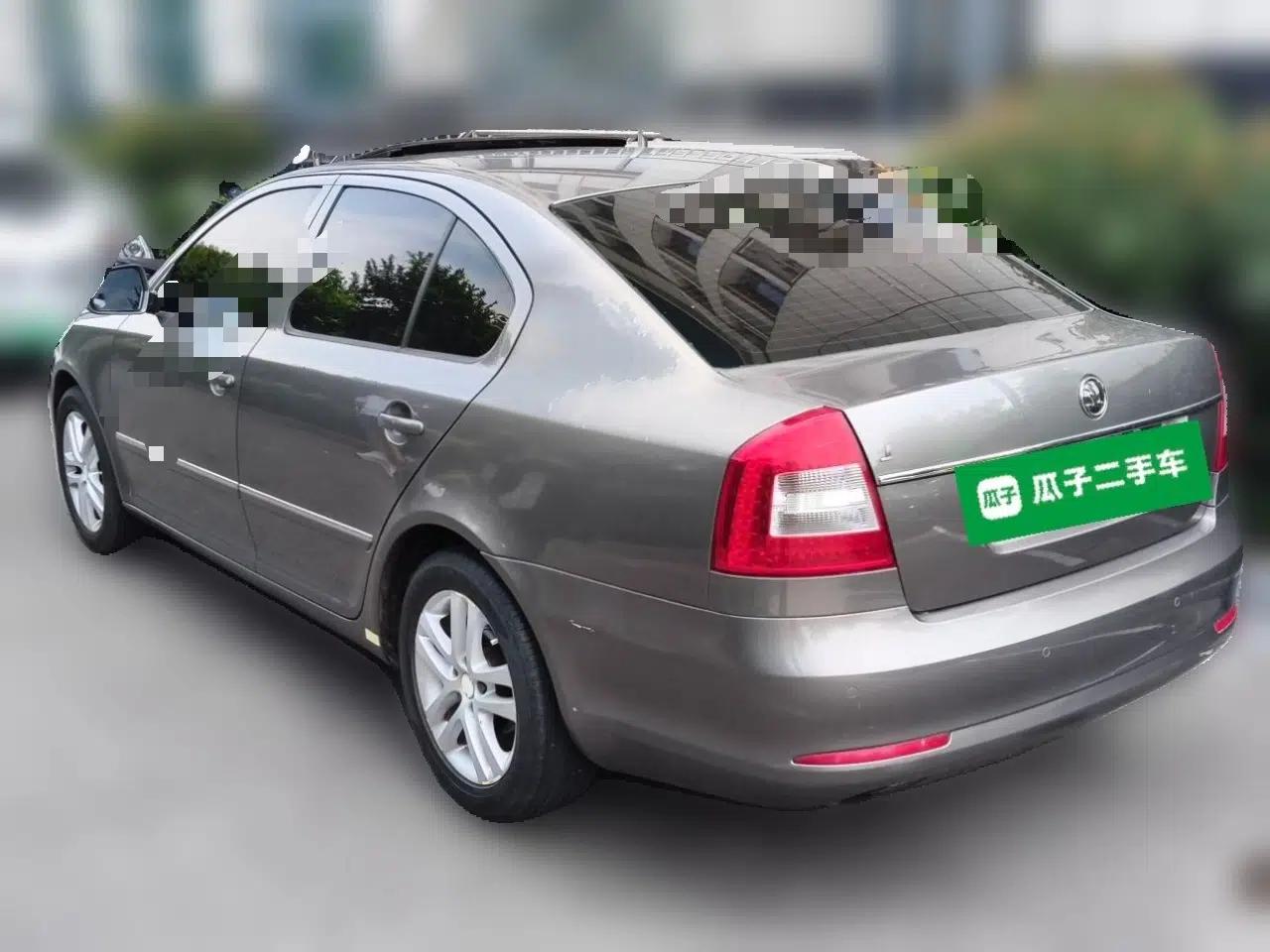 Skoda Octavia 2014 1.6L Automatic Yijun Edition — миниатюра 4
