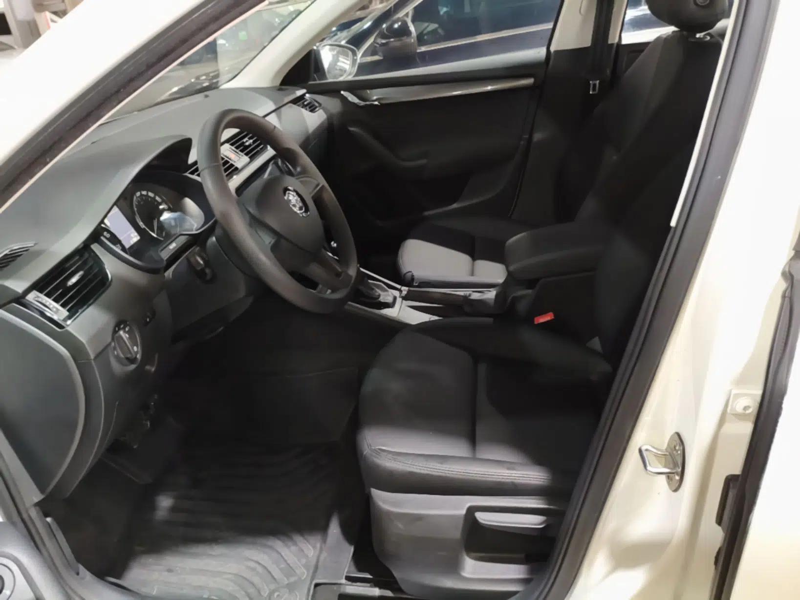 Skoda Octavia 2018 Station Wagon TSI230 DSG Comfort Edition — миниатюра 17