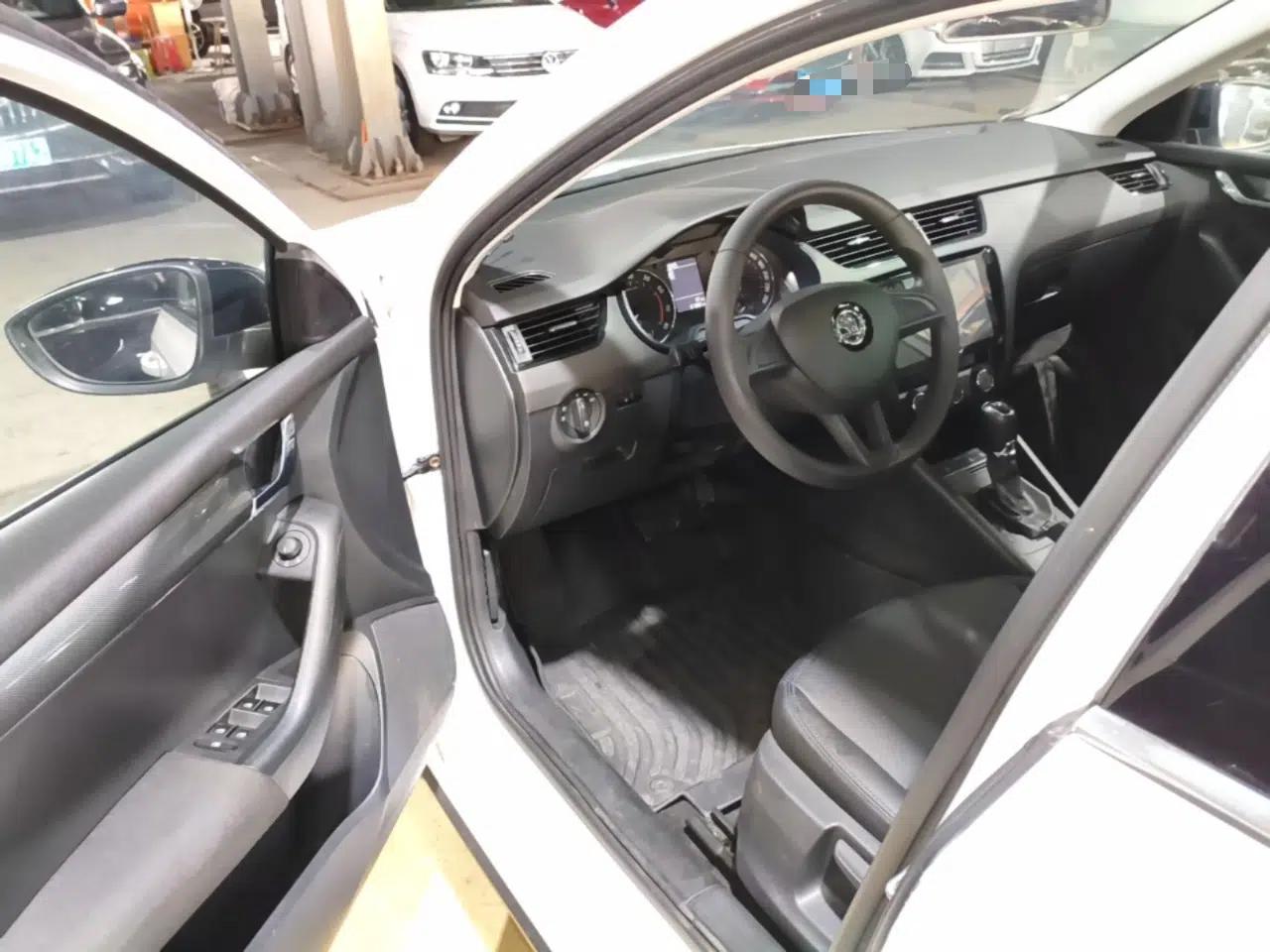 Skoda Octavia 2018 Station Wagon TSI230 DSG Comfort Edition — миниатюра 18