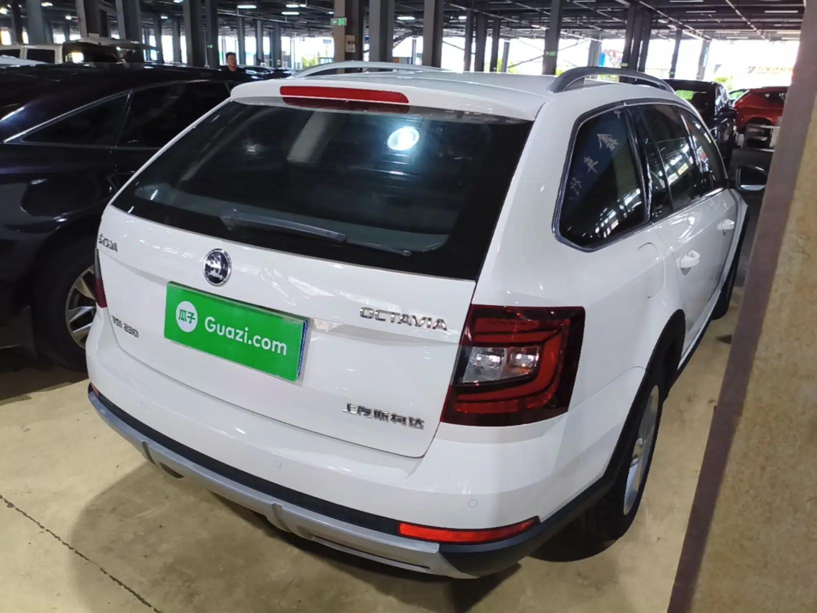 Skoda Octavia 2018 Station Wagon TSI230 DSG Comfort Edition — миниатюра 6