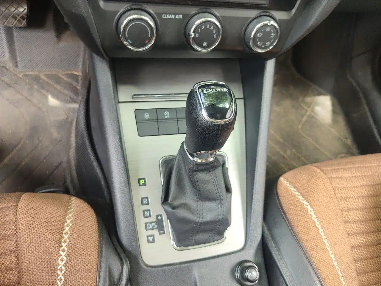 Skoda Octavia 2019 1.5L Automatic Smart Drive Luxury Edition China VI Standard — миниатюра 14