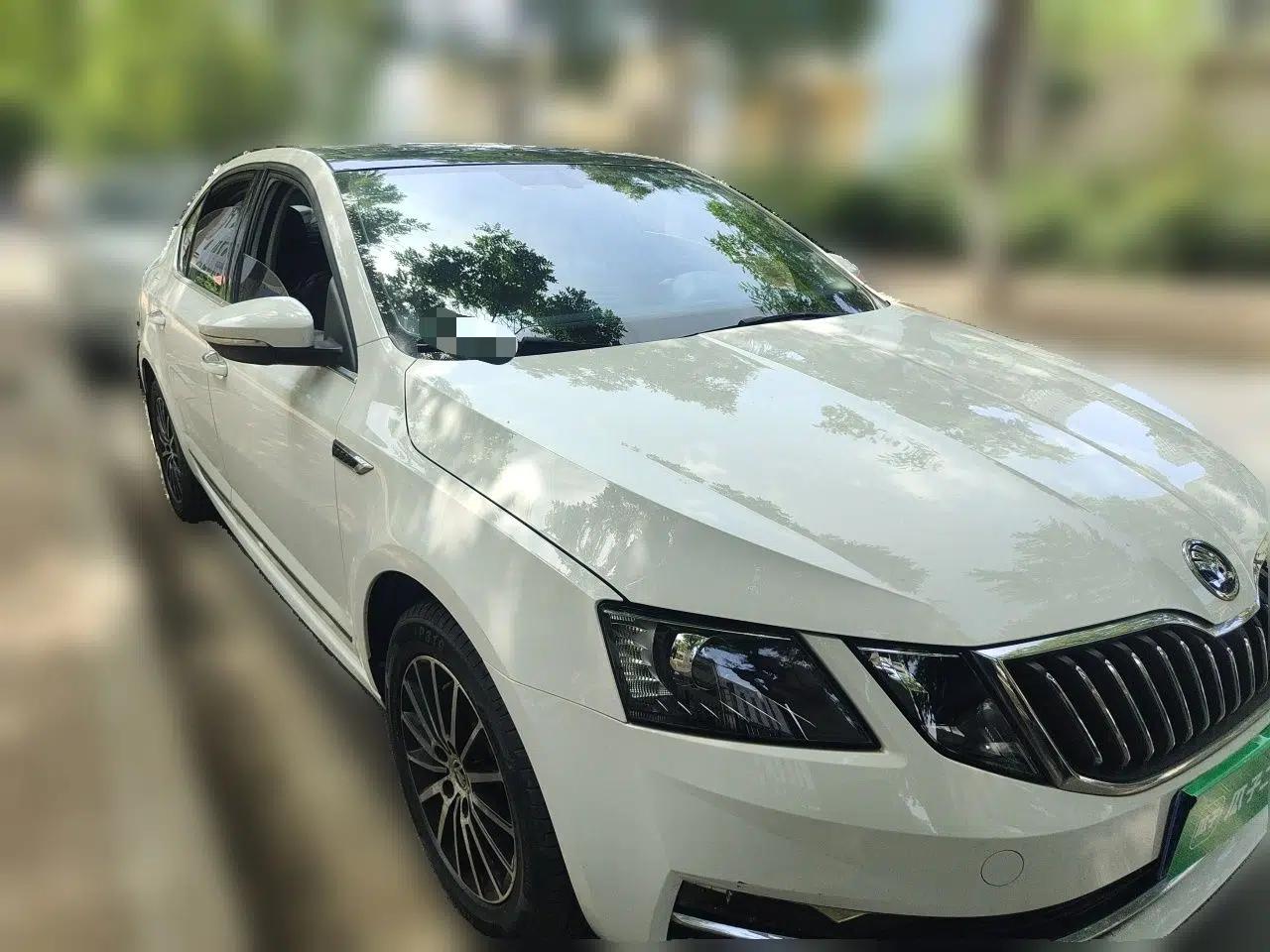 Skoda Octavia 2019 1.5L Automatic Smart Drive Luxury Edition China VI Standard — миниатюра 3
