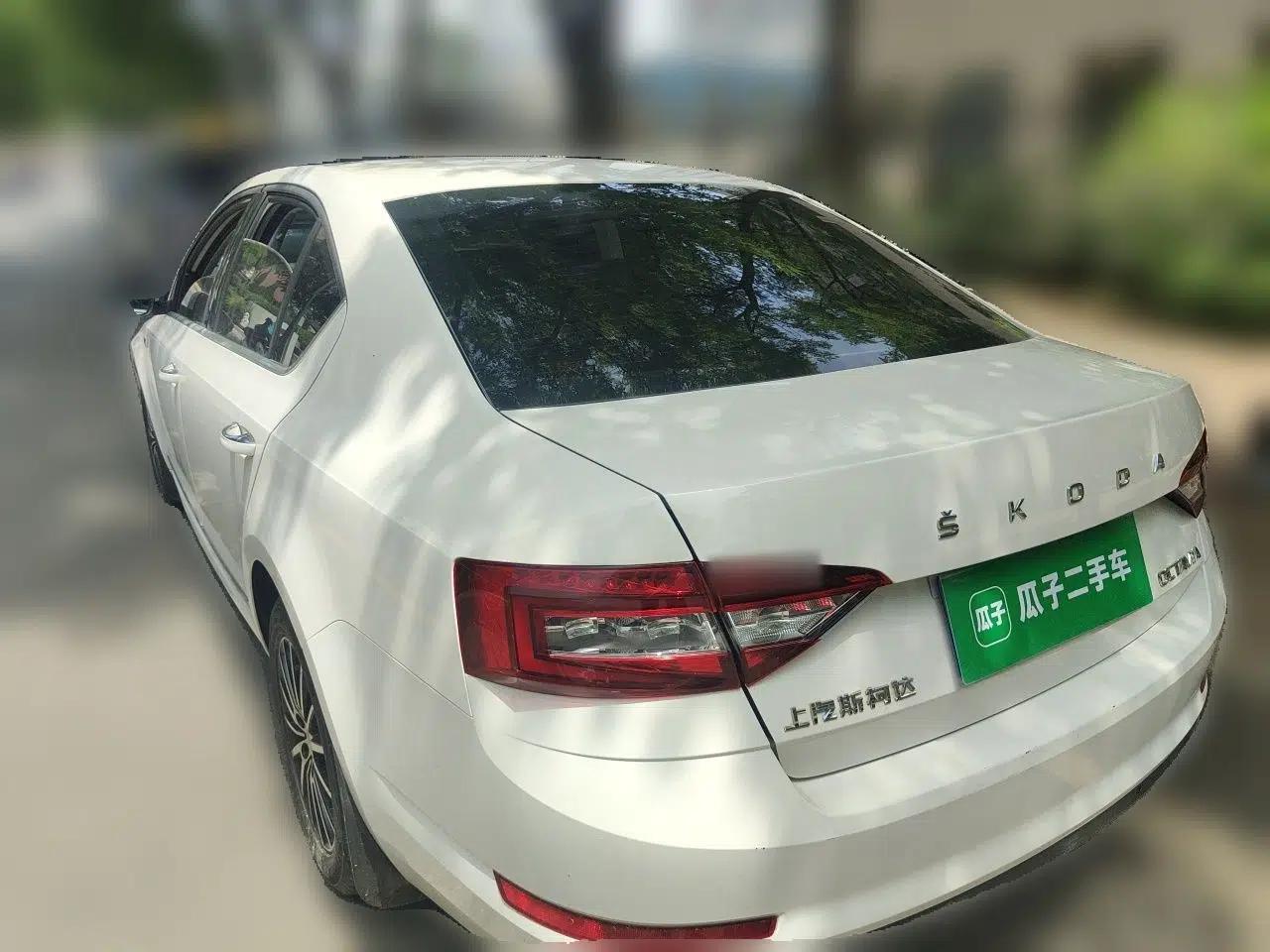 Skoda Octavia 2019 1.5L Automatic Smart Drive Luxury Edition China VI Standard — миниатюра 4